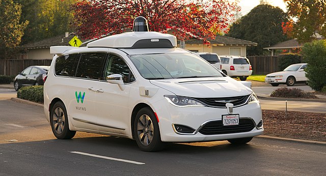 自動運転車(Waymo)